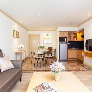 Superior One-Bedroom King Room